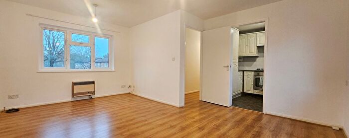 1 Bedroom Flat To Rent In Notley End, Surrey, TW20