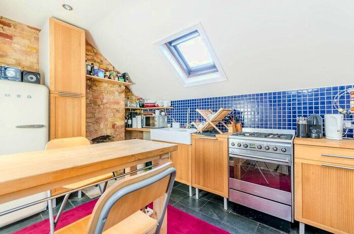 1 Bedroom Flat To Rent In St Margarets Road, East Twickenham, Twickenham, TW1