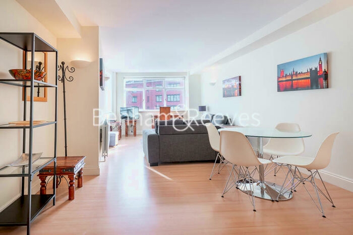 1 Bedroom Apartment To Rent In West Smithfield, London, EC1A