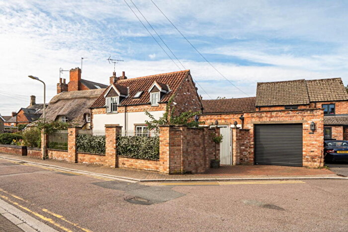 2 Bedroom Cottage For Sale In Crown Street, Oakham, LE15
