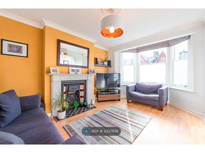 2 Bedroom Flat To Rent In Beechdale Road, London, SW2