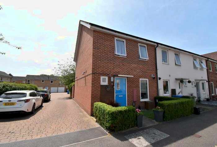3 Bedroom End Of Terrace House To Rent In Vulcan Drive, Bracknell, Berkshire, RG12