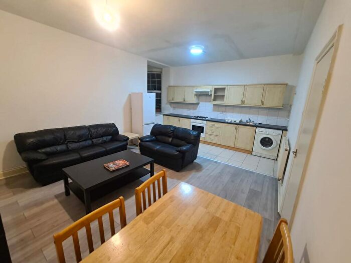 1 Bedroom Apartment To Rent In Lewisham Way, - Lewisham Way, New Cross, SE14
