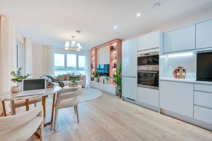 1 Bedroom Flat For Sale In Printmakers Yard, Brentford, TW8