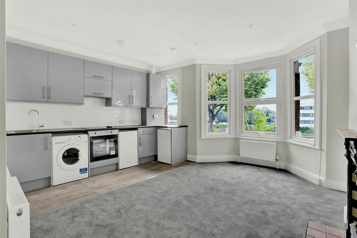 2 Bedroom Flat To Rent In Manor Road, London, W13