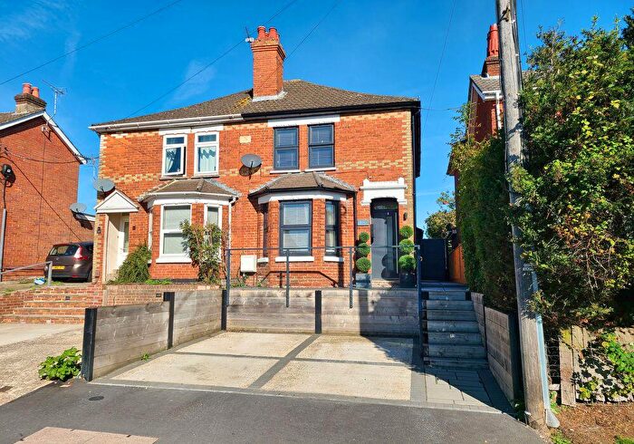 3 Bedroom Semi Detached House For Sale In Ringwood Road, Central Totton, SO40