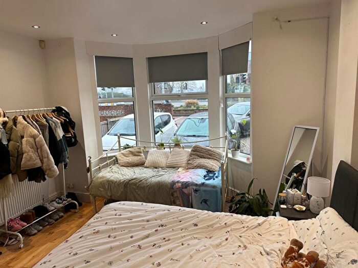 6 Bedroom Semi-Detached House To Rent In **£pppw Excl Bills - Radcliffe Road, West Bridgford, NG2