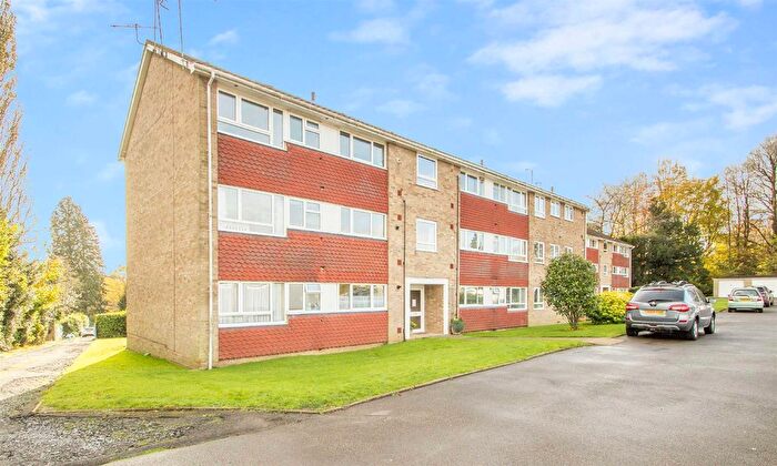 2 Bedroom Flat To Rent In East Hill, Oxted, RH8