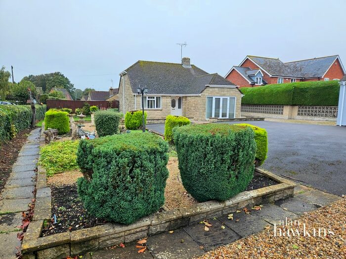 2 Bedroom Bungalow To Rent In Old Malmesbury Road, Royal Wootton Bassett, SN4