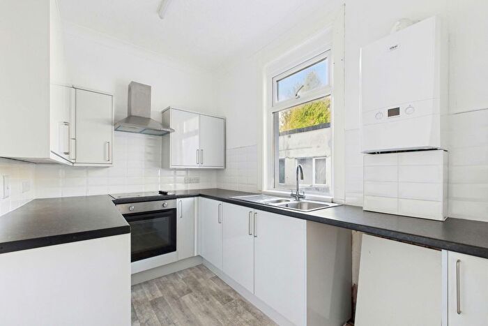 3 Bedroom Flat To Rent In Walnut Lane, Chelston, Torquay, TQ2