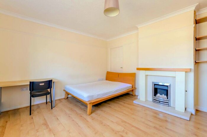 4 Bedroom Semi-Detached House To Rent In Hornbeam Road, Stoughton, Guildford, GU1