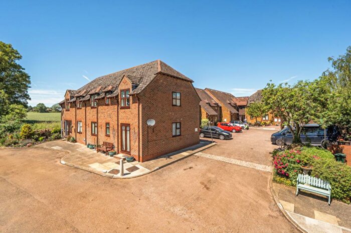 1 Bedroom Flat For Sale In Deddington, Banbury, Oxfordshire, OX15