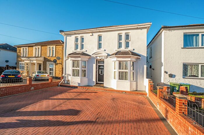 4 Bedroom Detached House For Sale In Millbrook Road East, Freemantle, Southampton, Hampshire, SO15