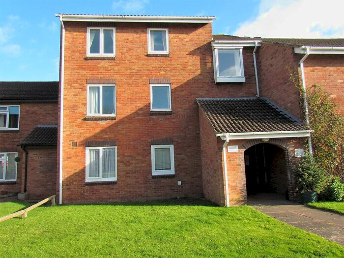2 Bedroom Flat To Rent In Ashtree Road, Frome, BA11