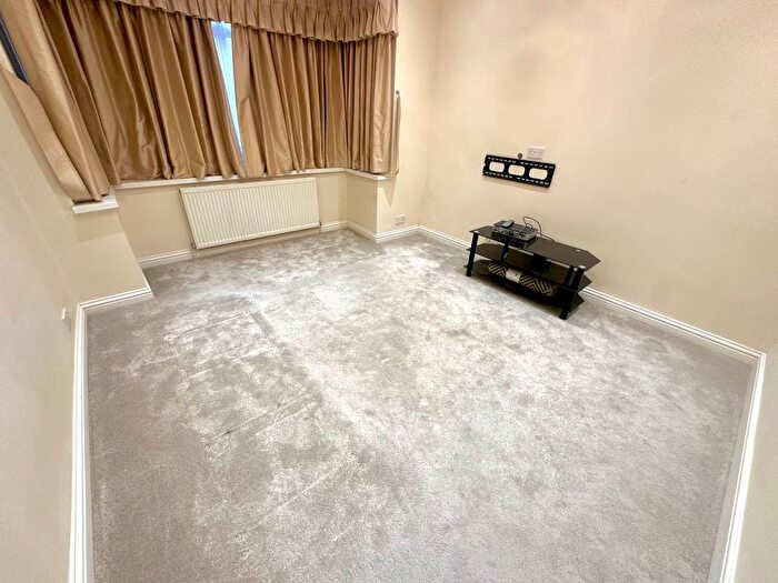 5 Bedroom Semi-Detached House To Rent In Milford Road, Southall, UB1