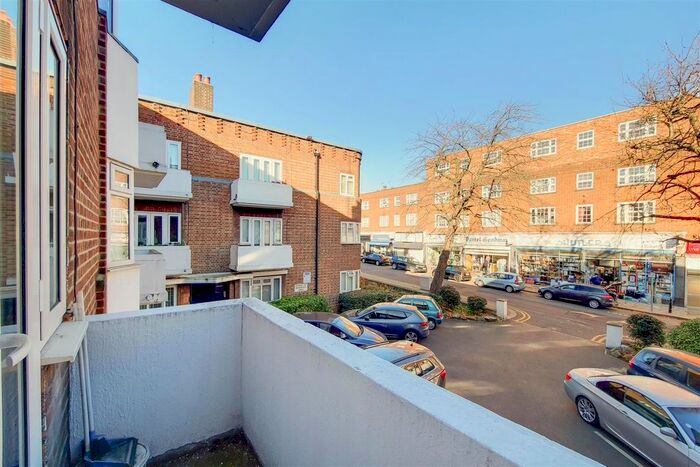 2 Bedroom Flat For Sale In Courtleigh, Bridge Lane, Temple Fortune, NW11