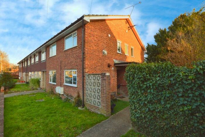 2 Bedroom Maisonette To Rent In Netley Street, Farnborough, Hampshire, GU14