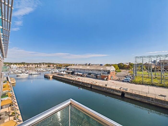 1 Bedroom Flat For Sale In Dock Head Road, Chatham, ME4
