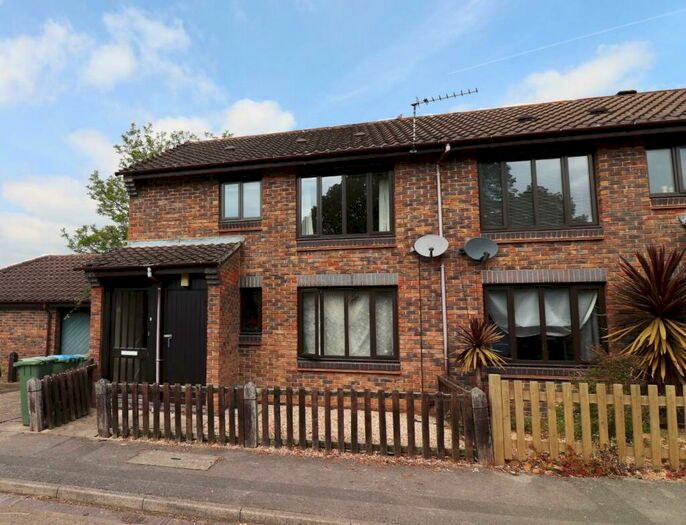 1 Bedroom Maisonette To Rent In Catherine Howard Court, Weybridge, KT13