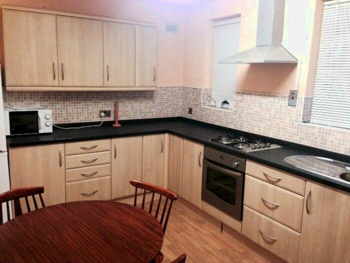 3 Bedroom Terraced House To Rent In Humes Avenue, Hanwell, W7