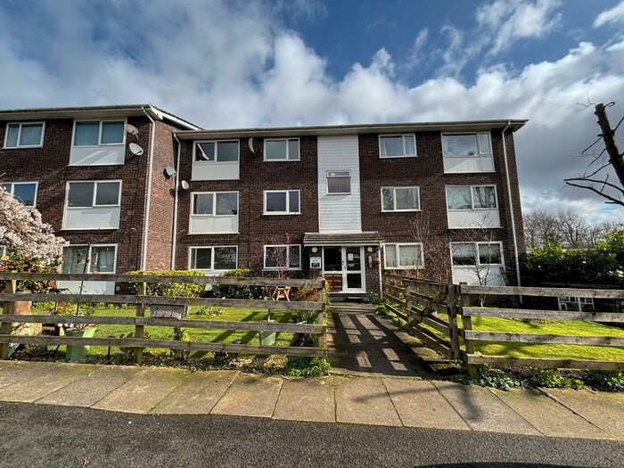 2 Bedroom Flat To Rent In Clifton House Road, Clifton, M27