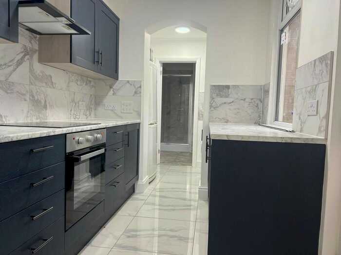 3 Bedroom Terraced House To Rent In Liverpool Road, Reading, RG1