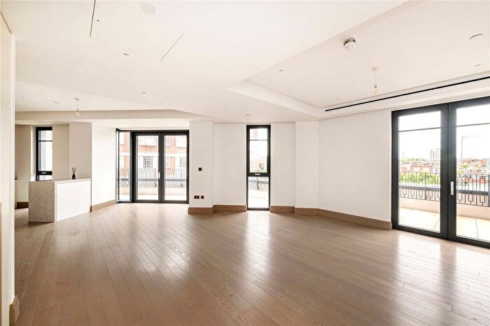 3 Bedroom Flat For Sale In Lucan Place, Chelsea, London, SW3