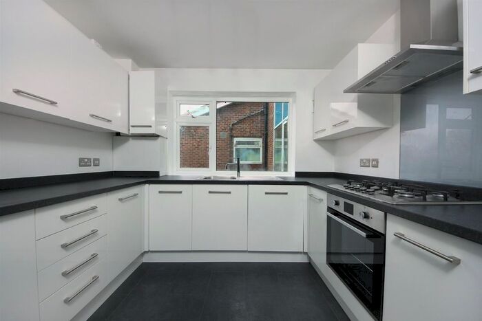 2 Bedroom Flat To Rent In Glenmore Lawns, Argyle Road, London, W13