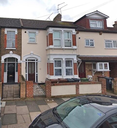 1 Bedroom Flat To Rent In Whalebone Avenue, Chadwell Heath, RM6