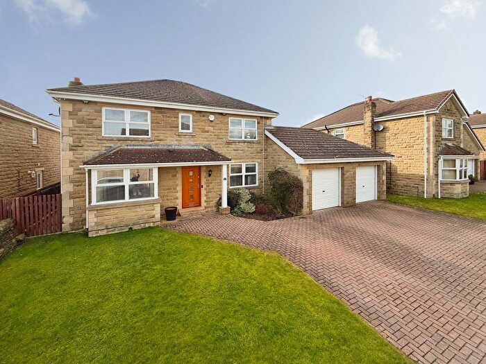 4 Bedroom Detached House For Sale In Glen View Road, Eldwick, Bingley, BD16