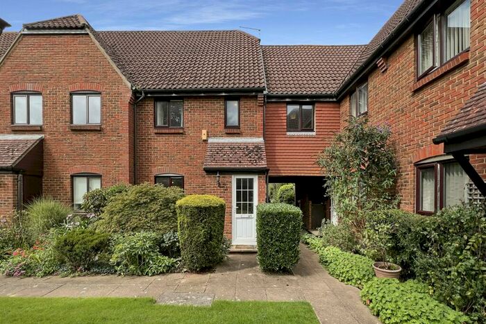 3 Bedroom End Of Terrace House To Rent In Bedroom End Terrace House In Chichester, PO19