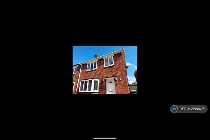 3 Bedroom Semi-Detached House To Rent In Elizabeth Close, Hucknall, Nottingham, NG15