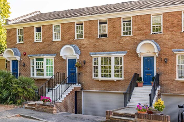 4 Bedroom Town House For Sale In Pendleton Close, Redhill, RH1