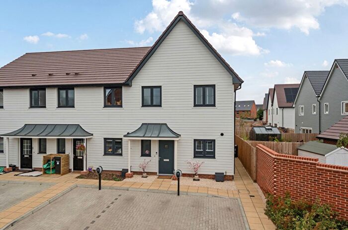 2 Bedroom End Of Terrace House For Sale In Millet Road, Finchwood Park, Wokingham, Berkshire, RG40