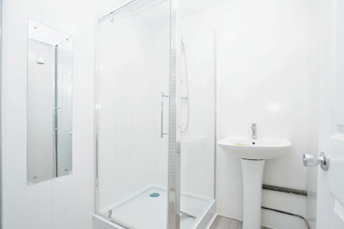 2 Bedroom Flat For Sale In Dugdale Court, Hitchin, SG5