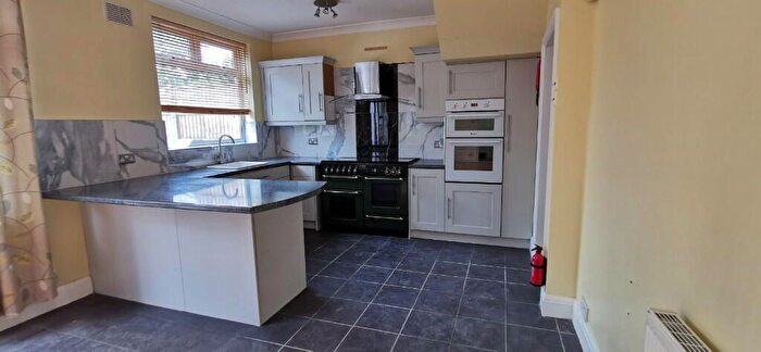 3 Bedroom End Of Terrace House To Rent In Sandringham Road, Barking, London, IG11