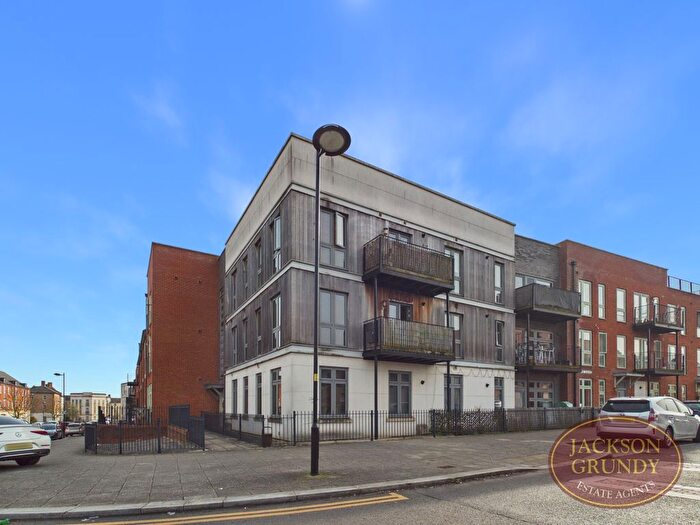 2 Bedroom Flat For Sale In The Square, Upton, NN5