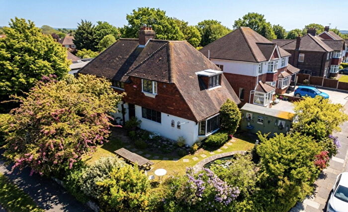 4 Bedroom Detached House For Sale In All Saints Avenue, Margate, CT9