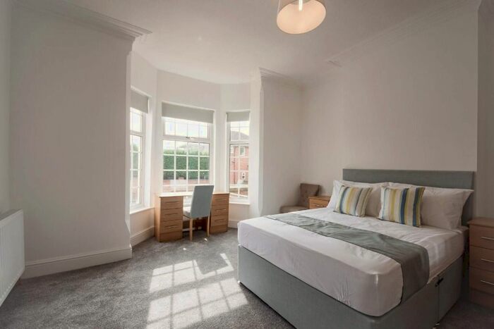 5 Bedroom Semi-Detached House To Rent In Lilac Grove, Beeston, Nottingham, NG9