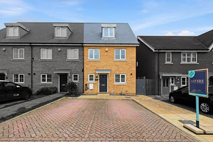 4 Bedroom End Of Terrace House For Sale In Warwick Crescent, Basildon, SS15