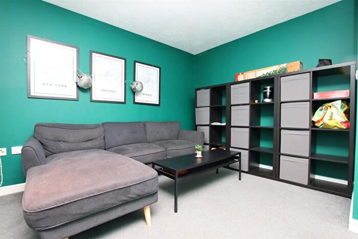 3 Bedroom Flat To Rent In Wright Way, Stapleton, Bristol, BS16