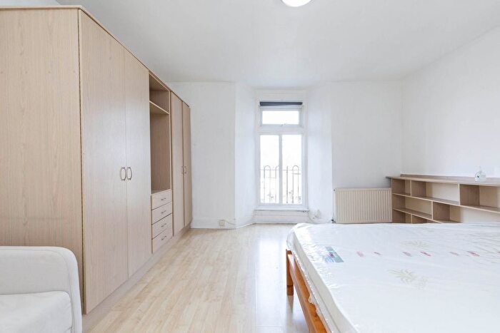 Studio To Rent In Belsize Square, Belsize Park, NW3