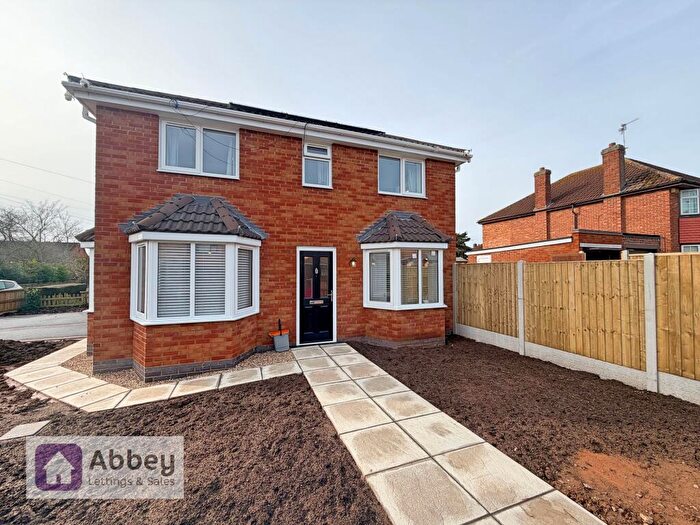 3 Bedroom End Of Terrace House To Rent In The Glade, Leicester, LE3