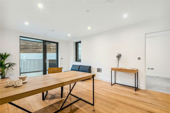 3 Bedroom Flat To Rent In Milliner House, Wild Flower Gardens, London, E3