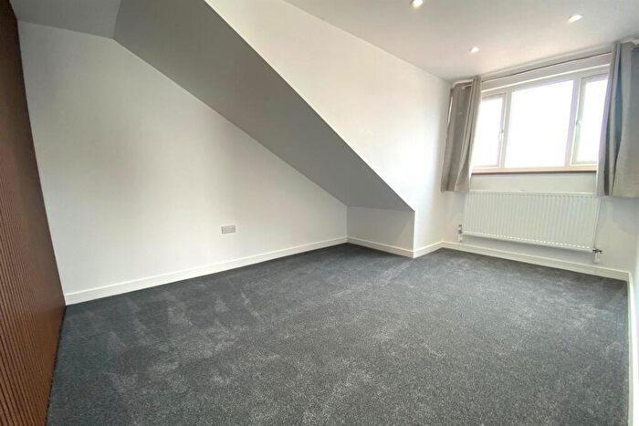 2 Bedroom Flat To Rent In B Two Mile Hill Road, BS15