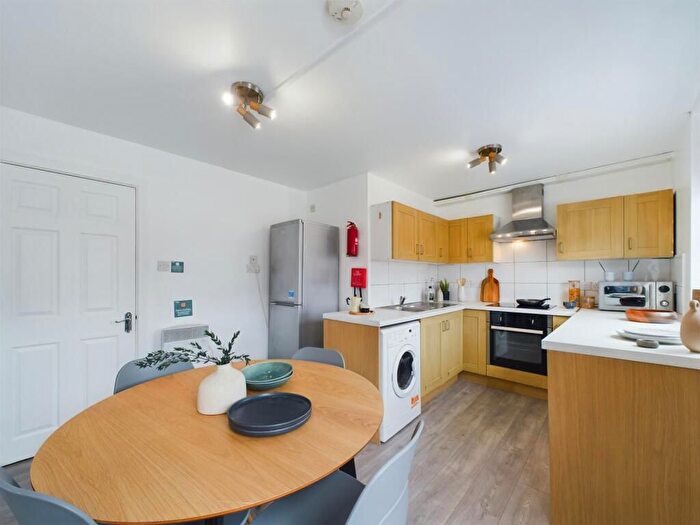 4 Bedroom Flat To Rent In Ruskin Avenue, Manchester, M14