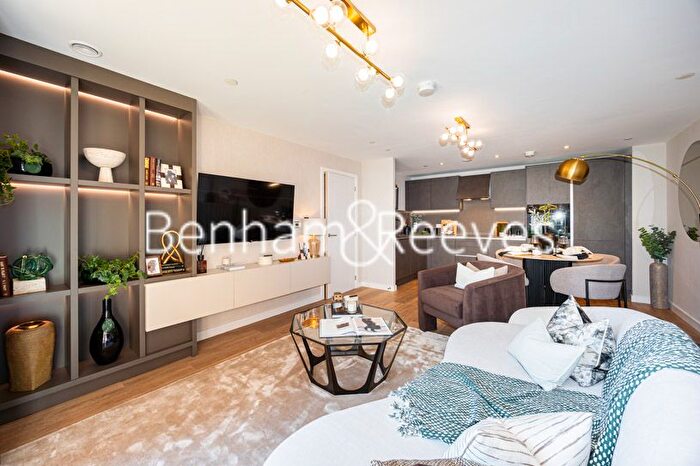 2 Bedroom Flat To Rent In Horn Lane, Acton, W3