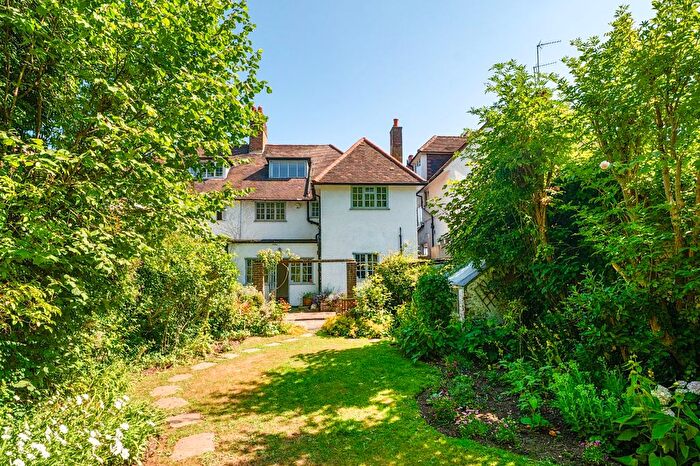 5 Bedroom Semi-Detached House For Sale In Lyndale Avenue, London, NW2