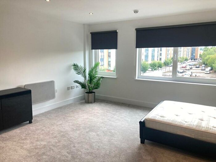 Flat To Rent In Ferry Court, Cardiff, CF11
