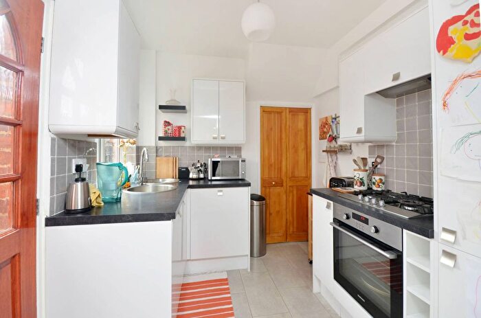 2 Bedroom Property To Rent In Margaret Road, Guildford, GU1